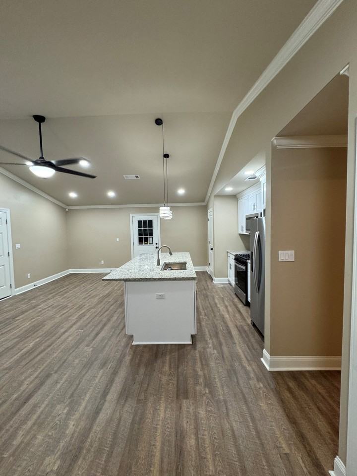 4909 Bayside Ct - Photo 3 of 21