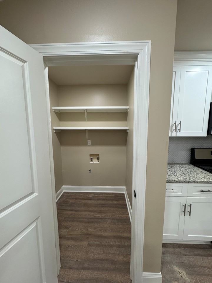 4909 Bayside Ct - Photo 4 of 21