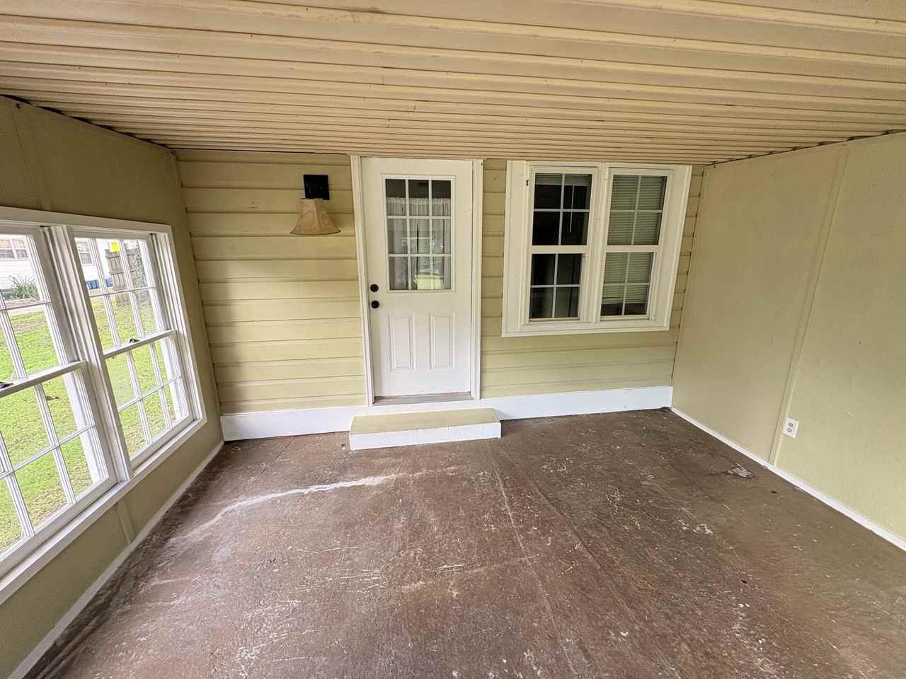 136 Sims St #B - Photo 3 of 18