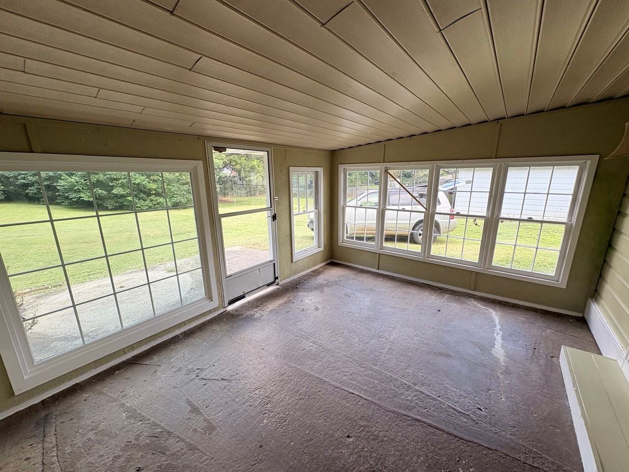 136 Sims St #B - Photo 4 of 18