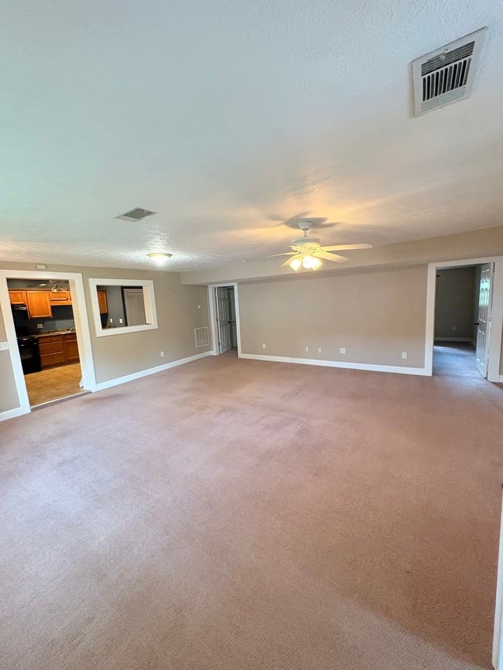 136 Sims St #B - Photo 5 of 18