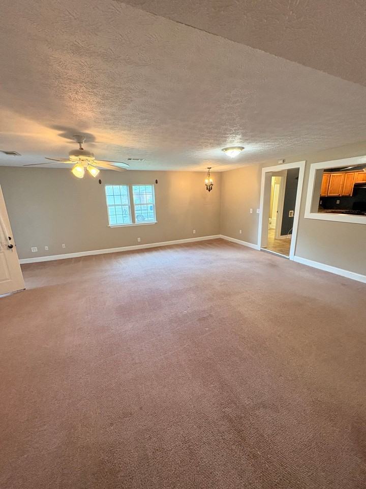 136 Sims St #B - Photo 6 of 18