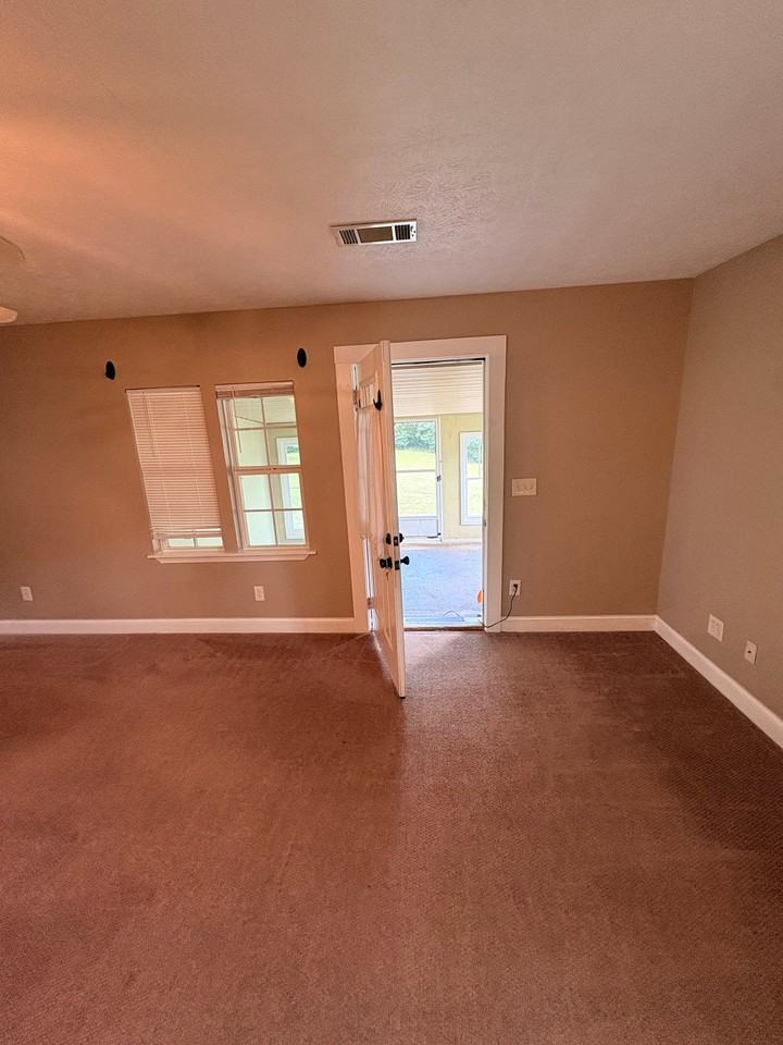 136 Sims St #B - Photo 7 of 18