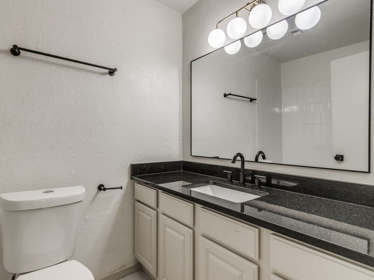 831 Nw 114th St - Photo 5 of 6