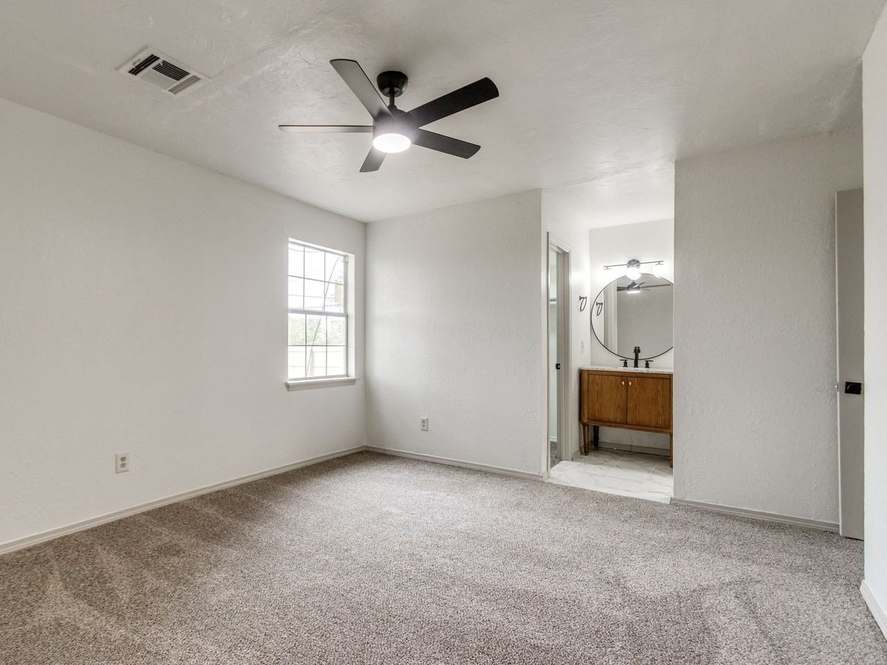 831 Nw 114th St - Photo 6 of 6