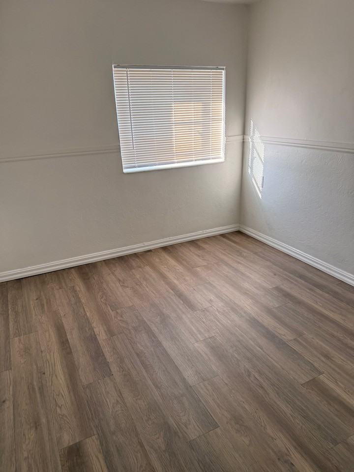 3129 S Main St #3 - Photo 4 of 10