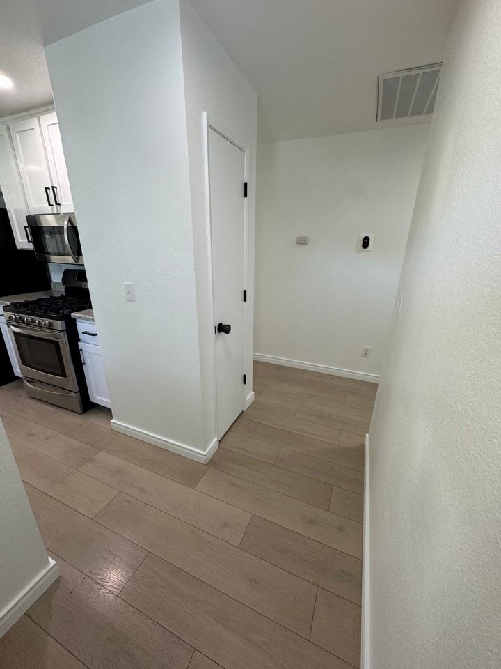 359 Christina Dr - Photo 3 of 21