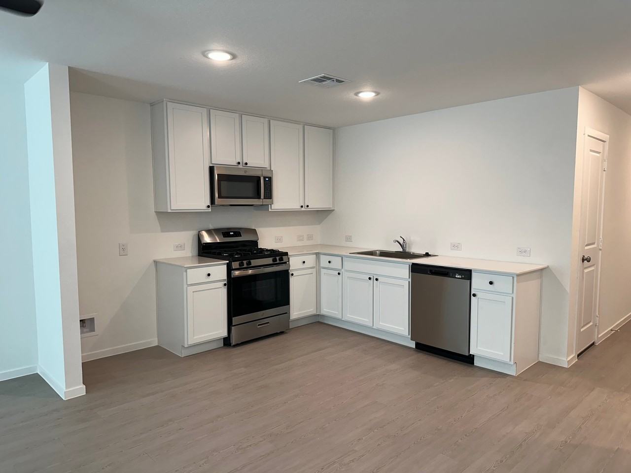 10735 Minuet Ln - Photo 2 of 27