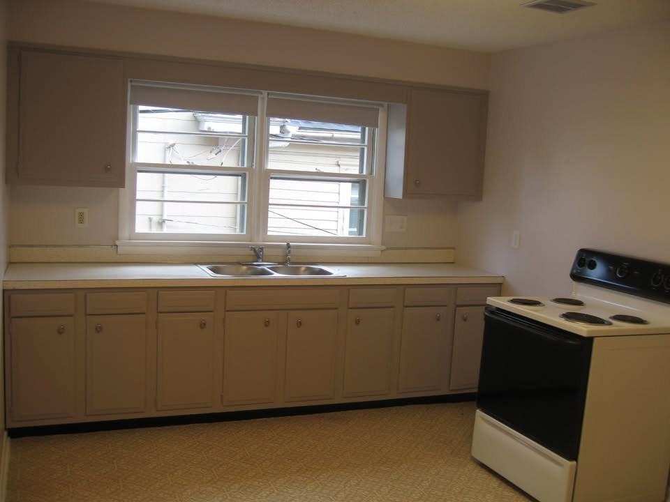 737 1/2 Winchester Ave #0 - Photo 2 of 5