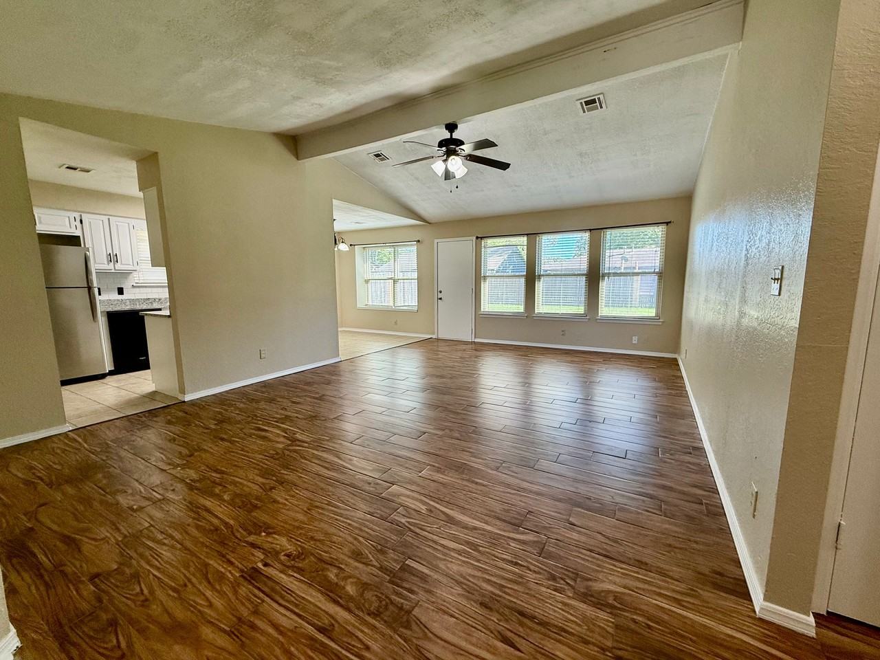 1301 W Waco St - Photo 3 of 16