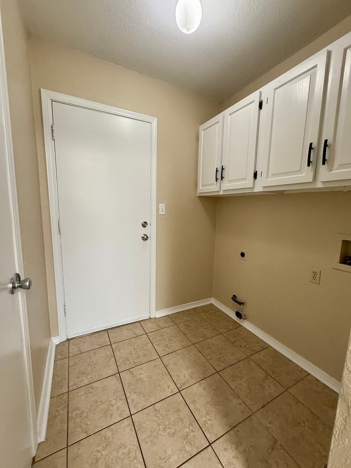 1301 W Waco St - Photo 7 of 16