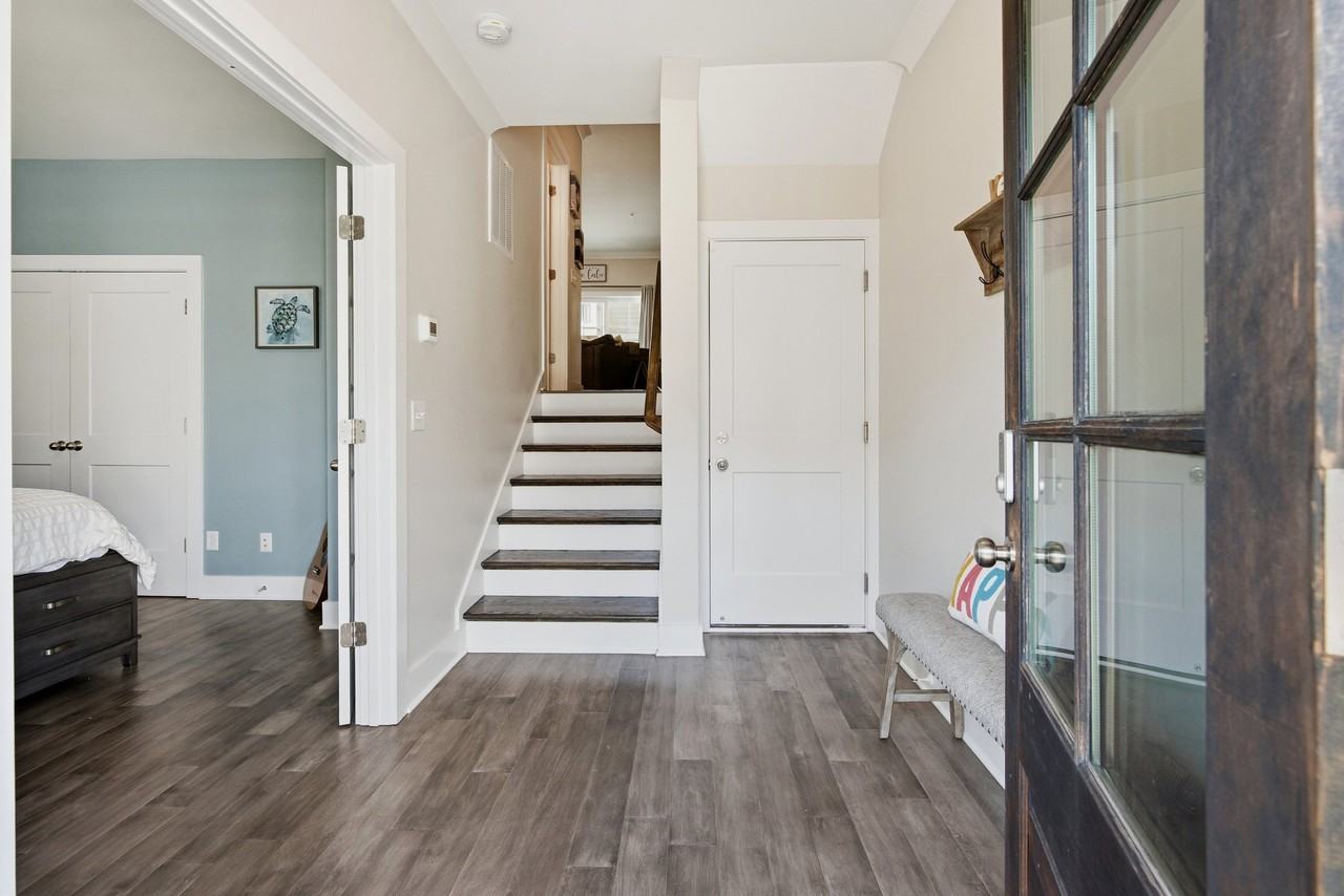 219 22nd St - Photo 4 of 40