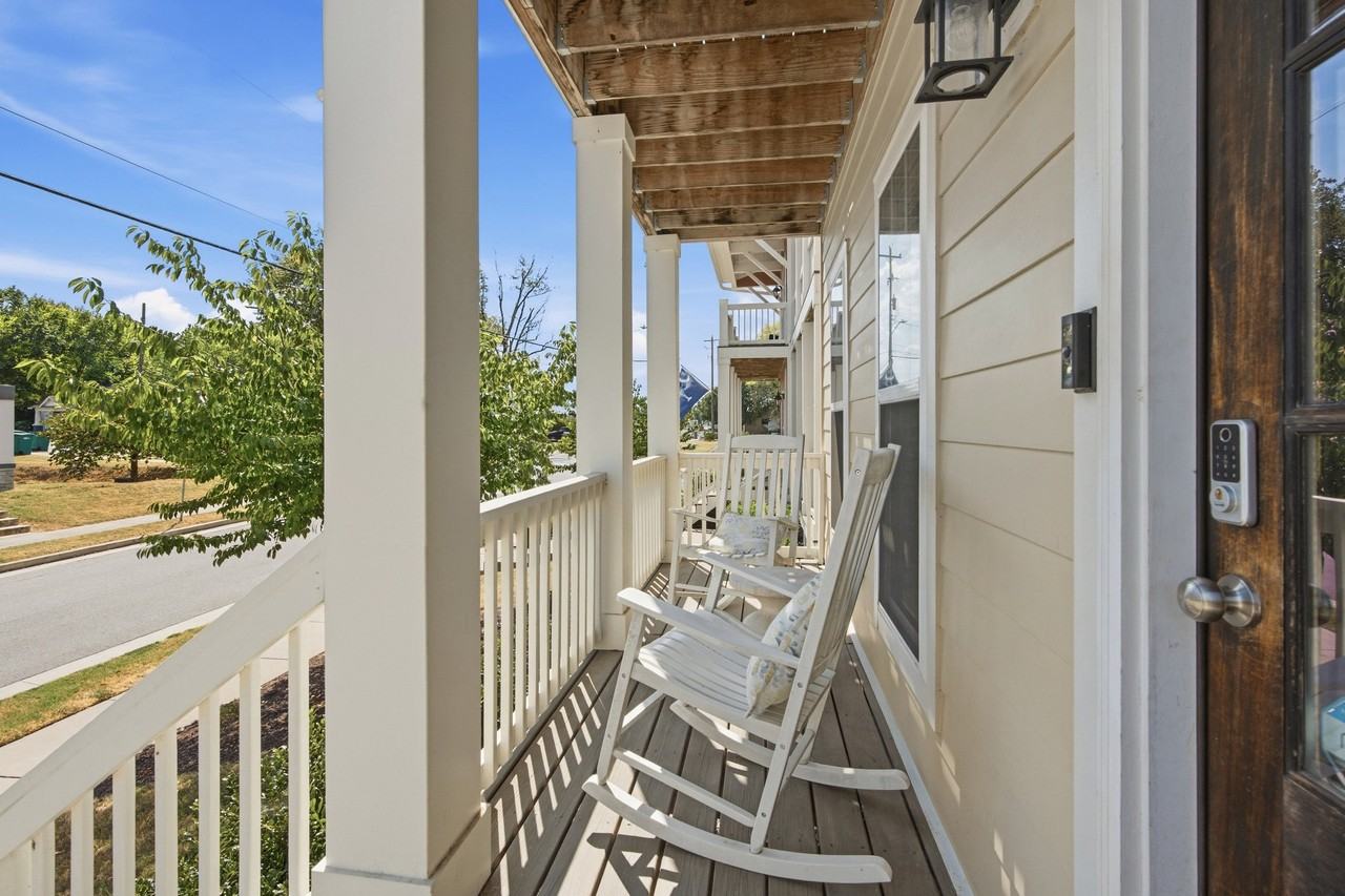 219 22nd St - Photo 5 of 40