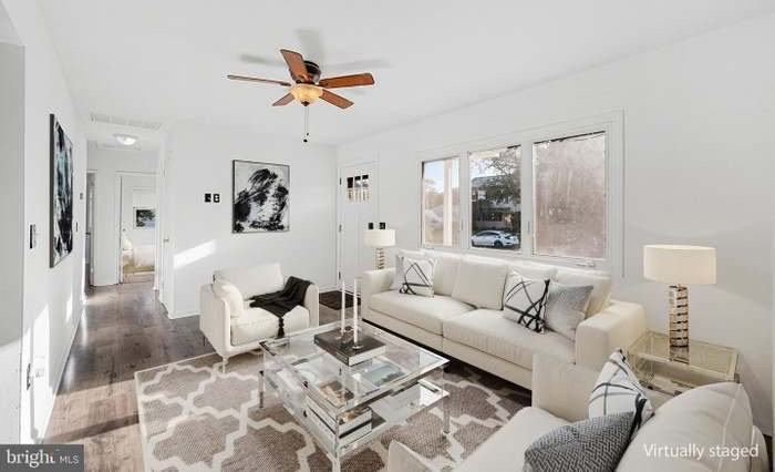 249 Keller St - Photo 4 of 39