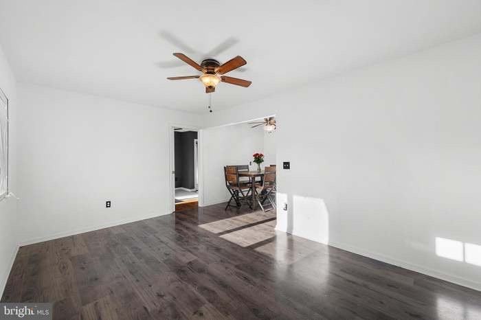 249 Keller St - Photo 5 of 39