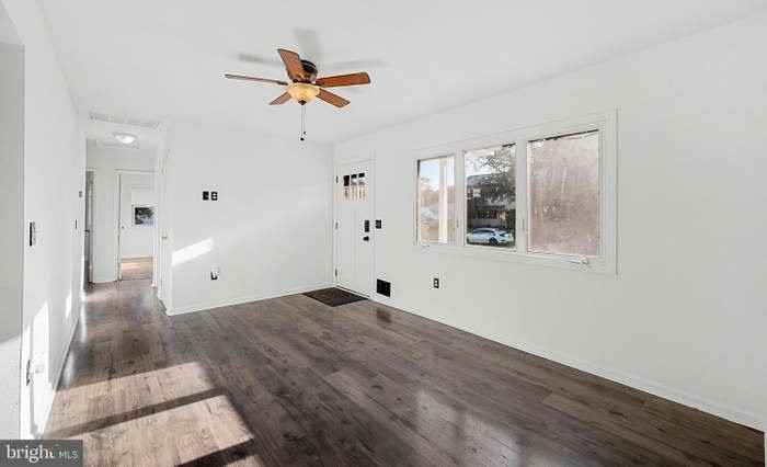 249 Keller St - Photo 6 of 39