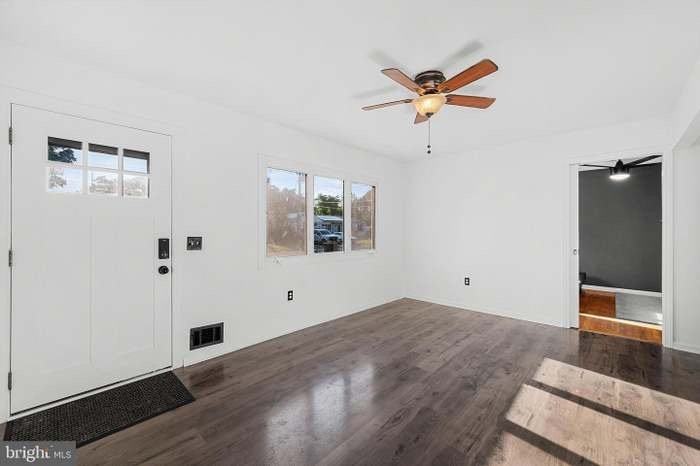 249 Keller St - Photo 7 of 39