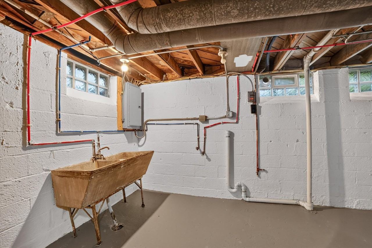 14112 Krems Ave - Photo 2 of 20