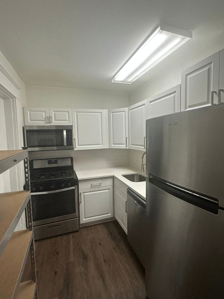 656 Beach Dr Ne #276-02 - Photo 6 of 9