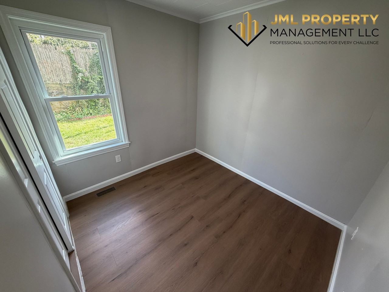 52 Pitman St #1E - Photo 4 of 11