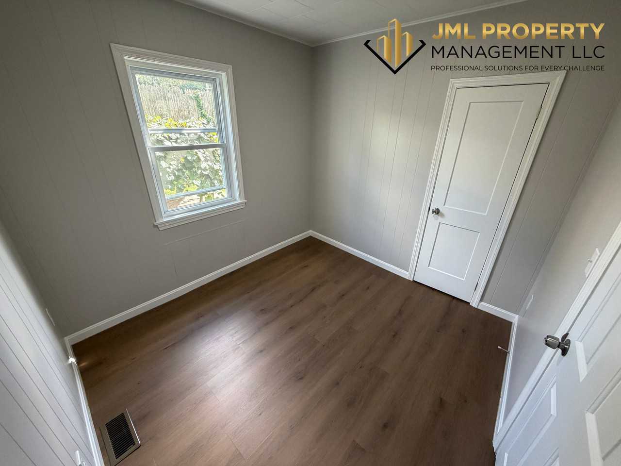 52 Pitman St #1E - Photo 6 of 11