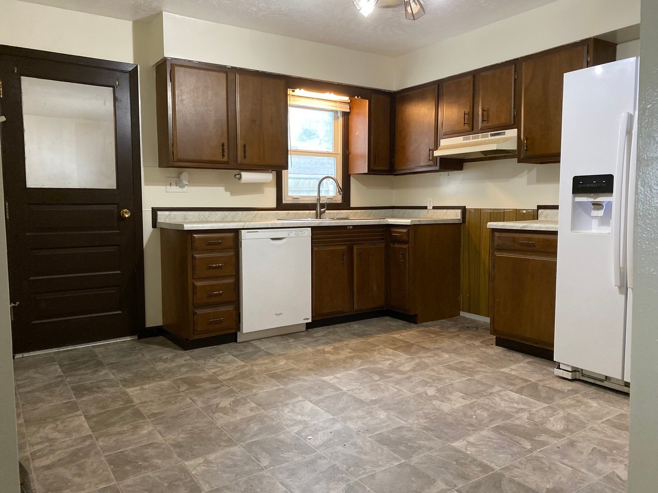 208 N 9th St - Photo 3 of 17