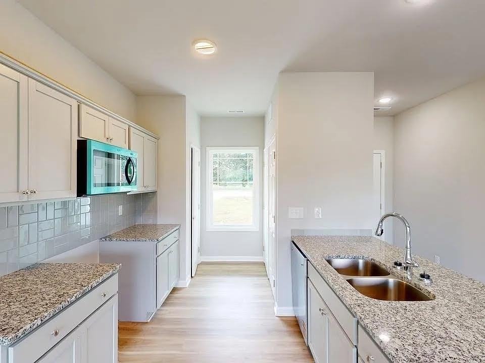 225 Swinson Dr - Photo 4 of 18