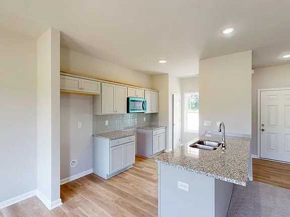 225 Swinson Dr - Photo 5 of 18