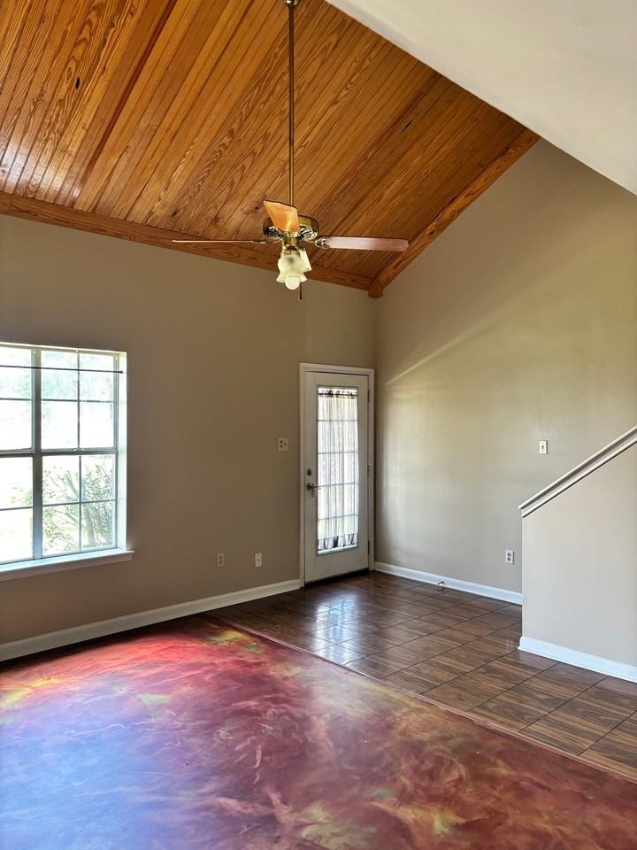 1201 Carriage Light Loop - Photo 3 of 14