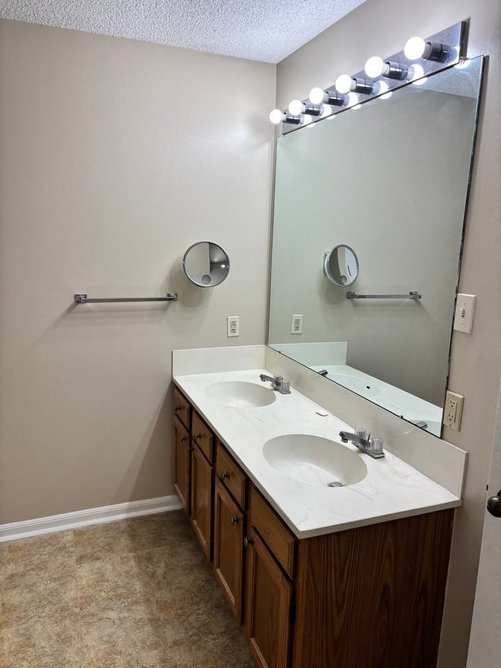 1201 Carriage Light Loop - Photo 7 of 14