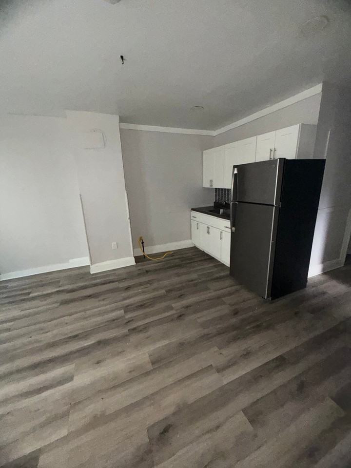 343 Pearl St - Photo 2 of 9