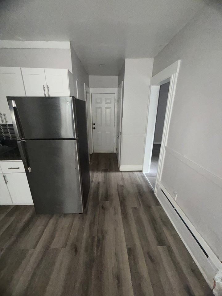 343 Pearl St - Photo 3 of 9