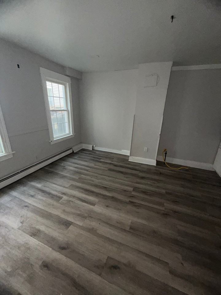 343 Pearl St - Photo 4 of 9