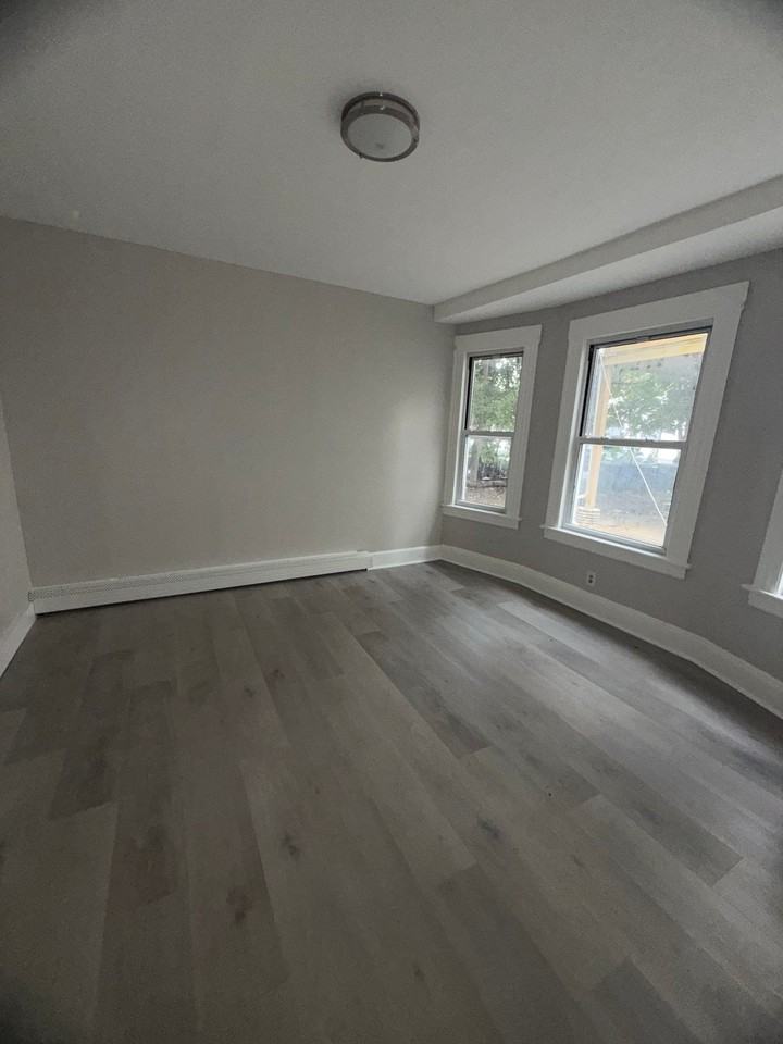 343 Pearl St - Photo 7 of 9