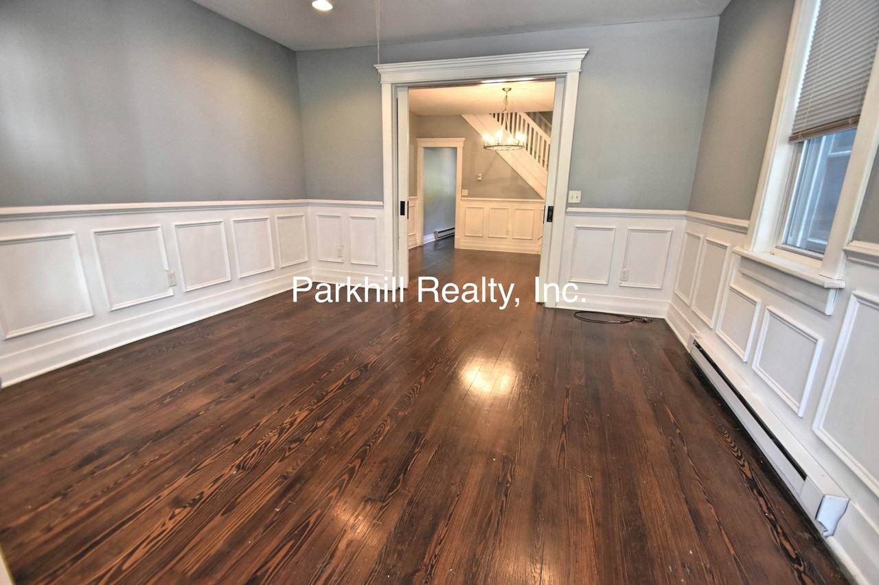 696 S Main St - Photo 4 of 16