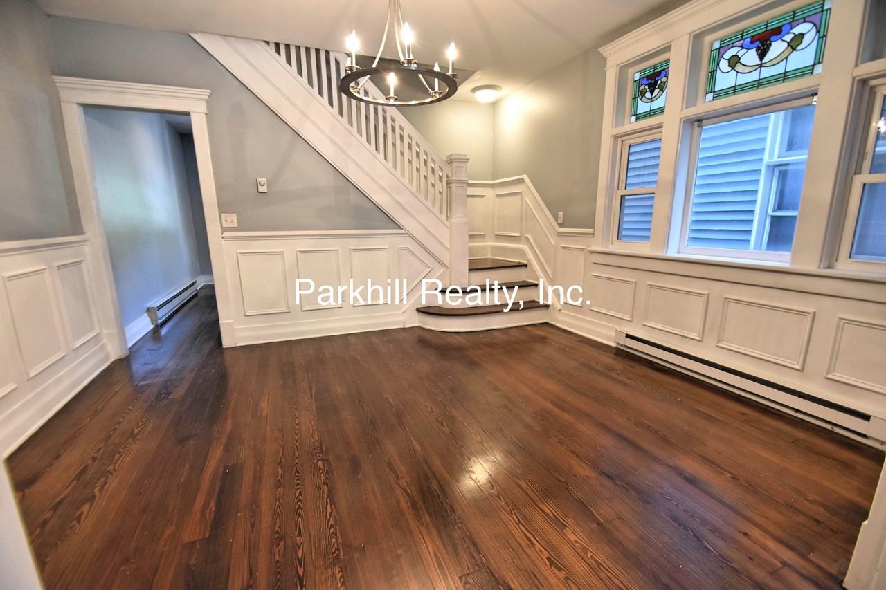 696 S Main St - Photo 5 of 16