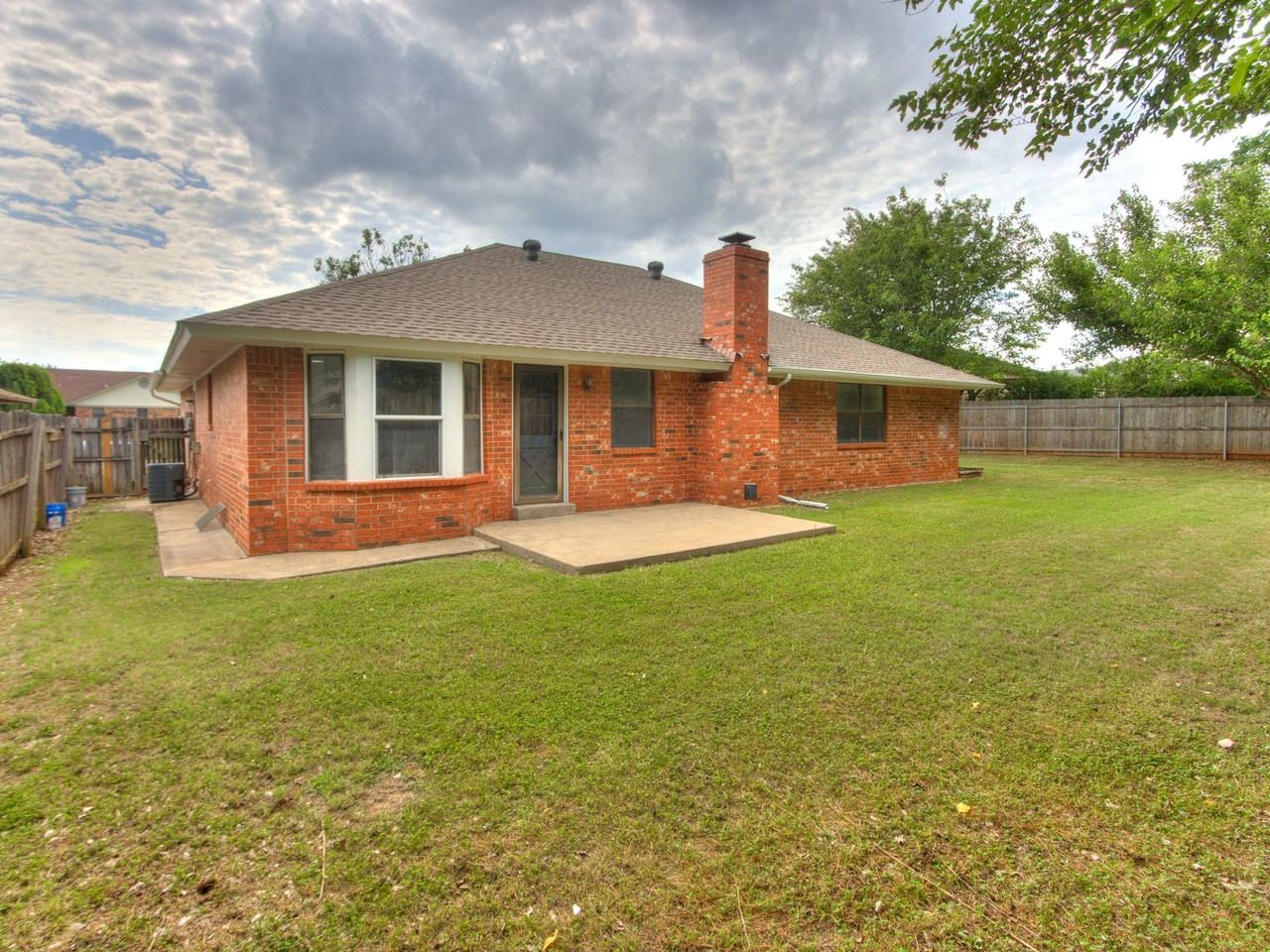 10104 Primrose Ln - Photo 2 of 7