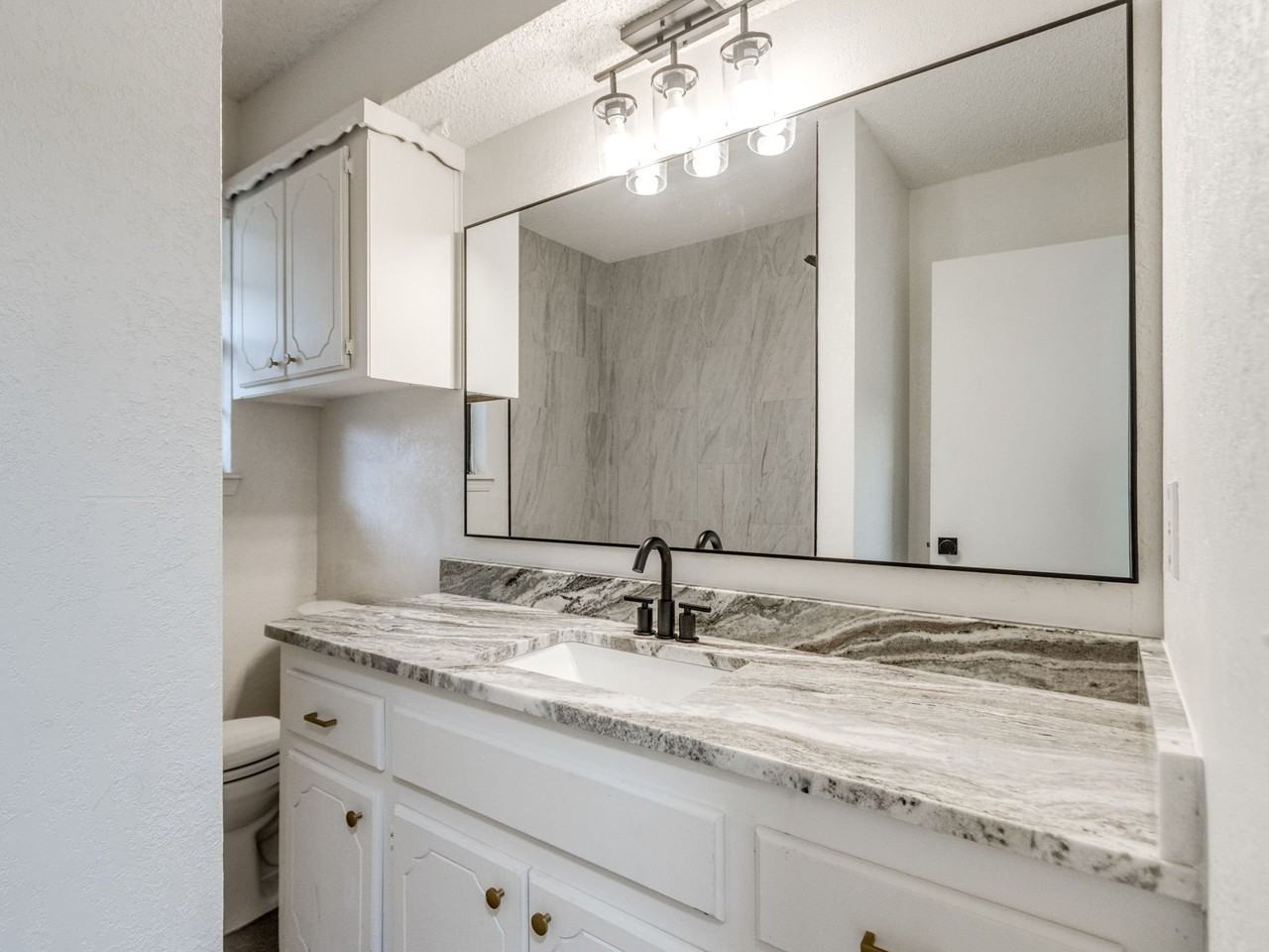 10104 Primrose Ln - Photo 4 of 7