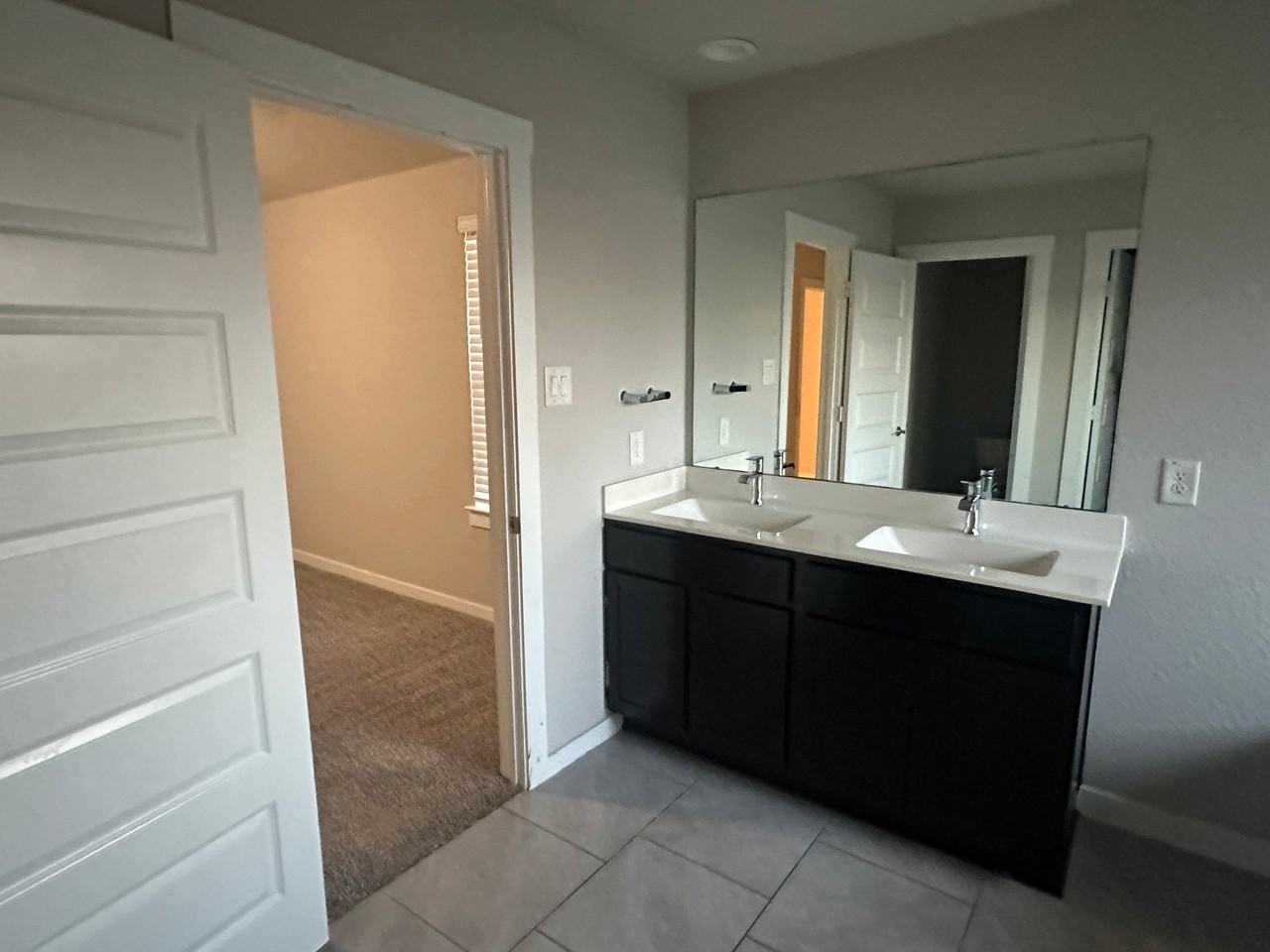 7634 Ramsgate Cliff Ln - Photo 6 of 17