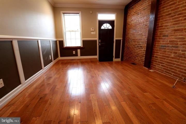 1605 Marshall St - Photo 3 of 20