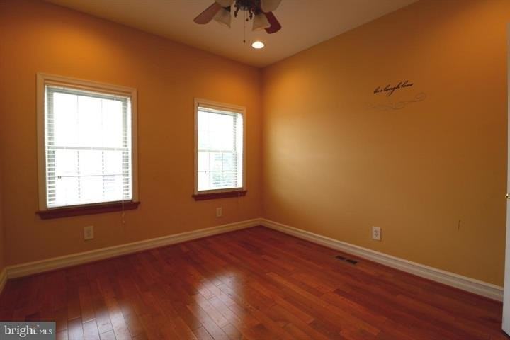 1605 Marshall St - Photo 7 of 20