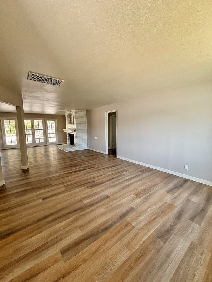 4127 Seymour St - Photo 2 of 17