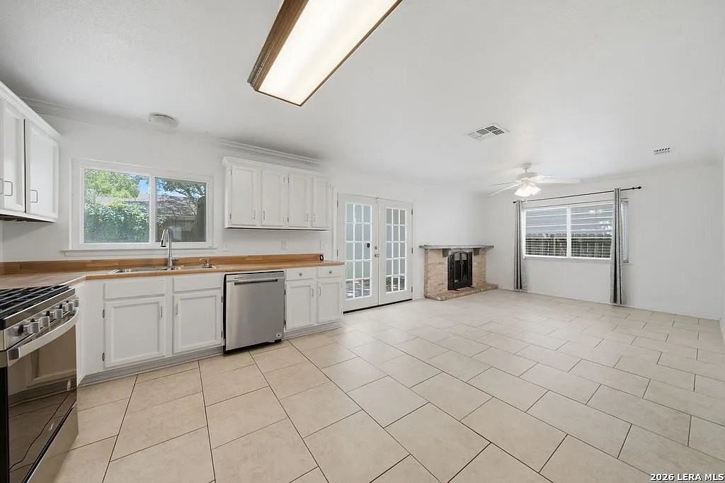5930 Oak Run St - Photo 3 of 10