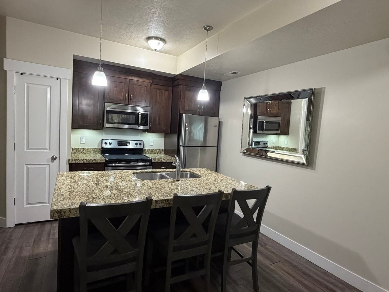 927 S Domian Ct - Photo 2 of 18