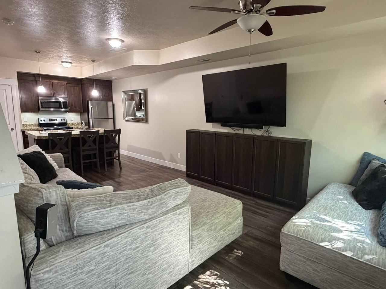 927 S Domian Ct - Photo 4 of 18