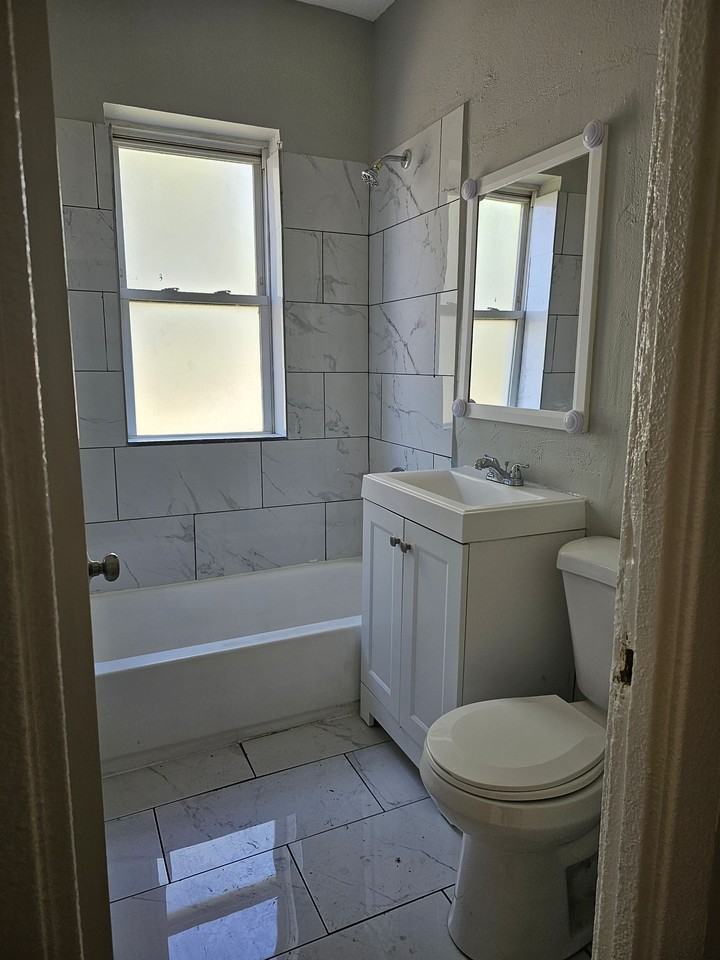 1430 South Kenneth - Photo 4 of 9