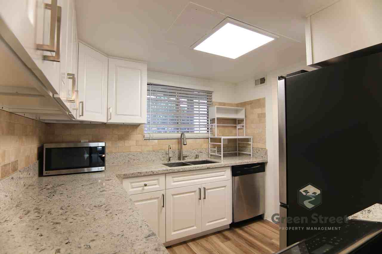 4240 Menlo Avenue - 1Unit 5 #1 - Photo 4 of 19