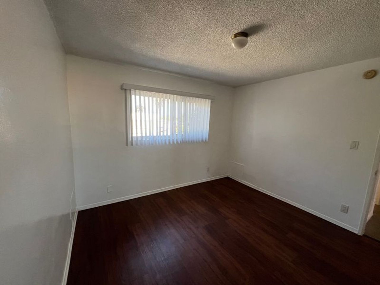 5192 W 20th St - Photo 2 of 11