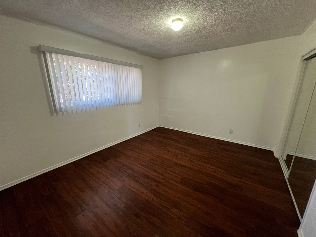5192 W 20th St - Photo 4 of 11