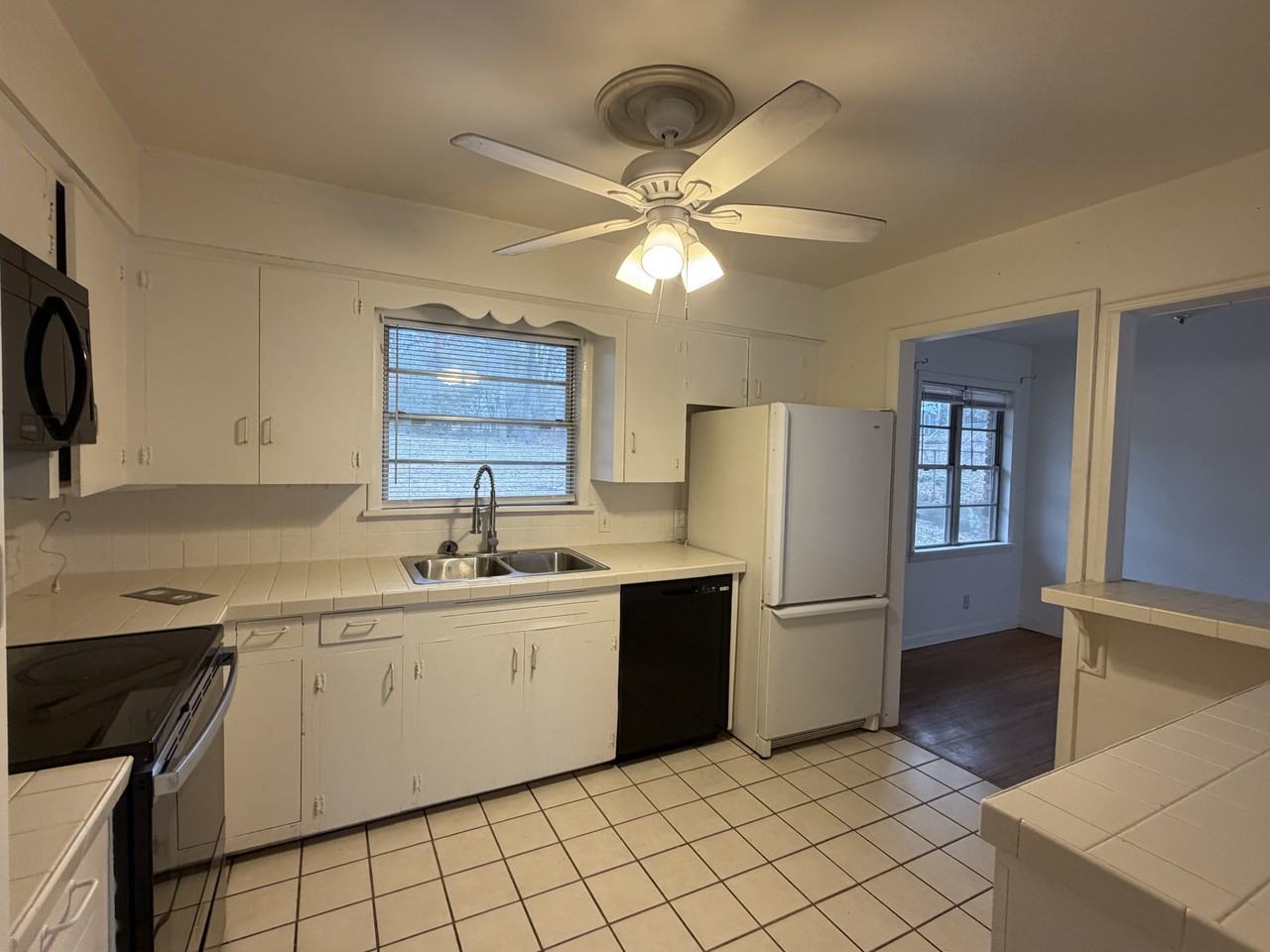 201 Hiawatha Dr #1 - Photo 5 of 43
